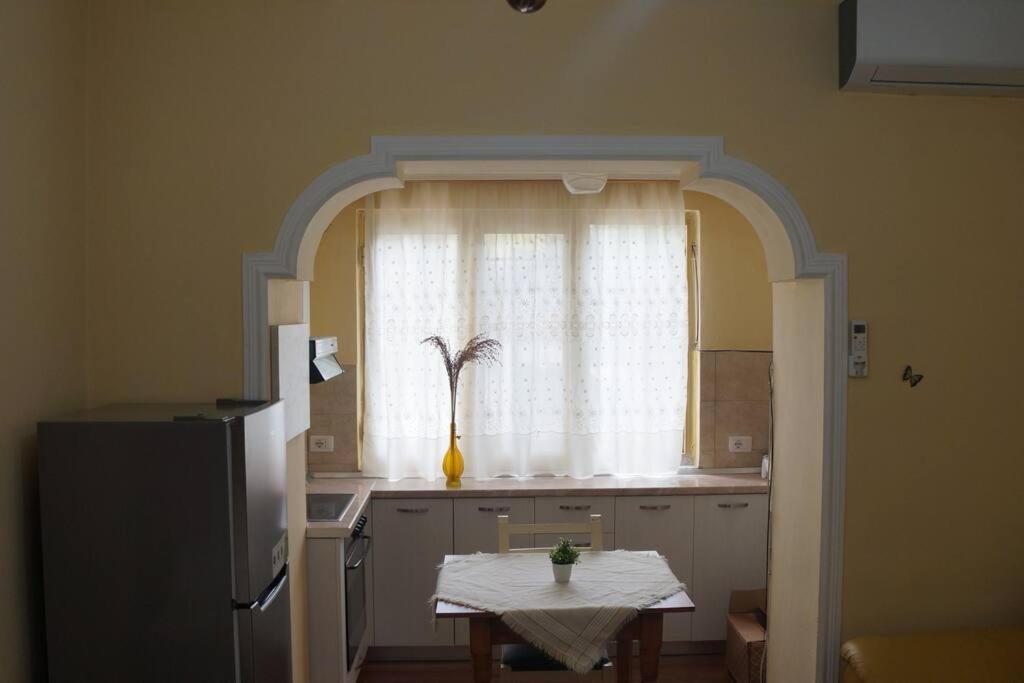 Alle'S M Shyri Studio Apartment Тирана Экстерьер фото
