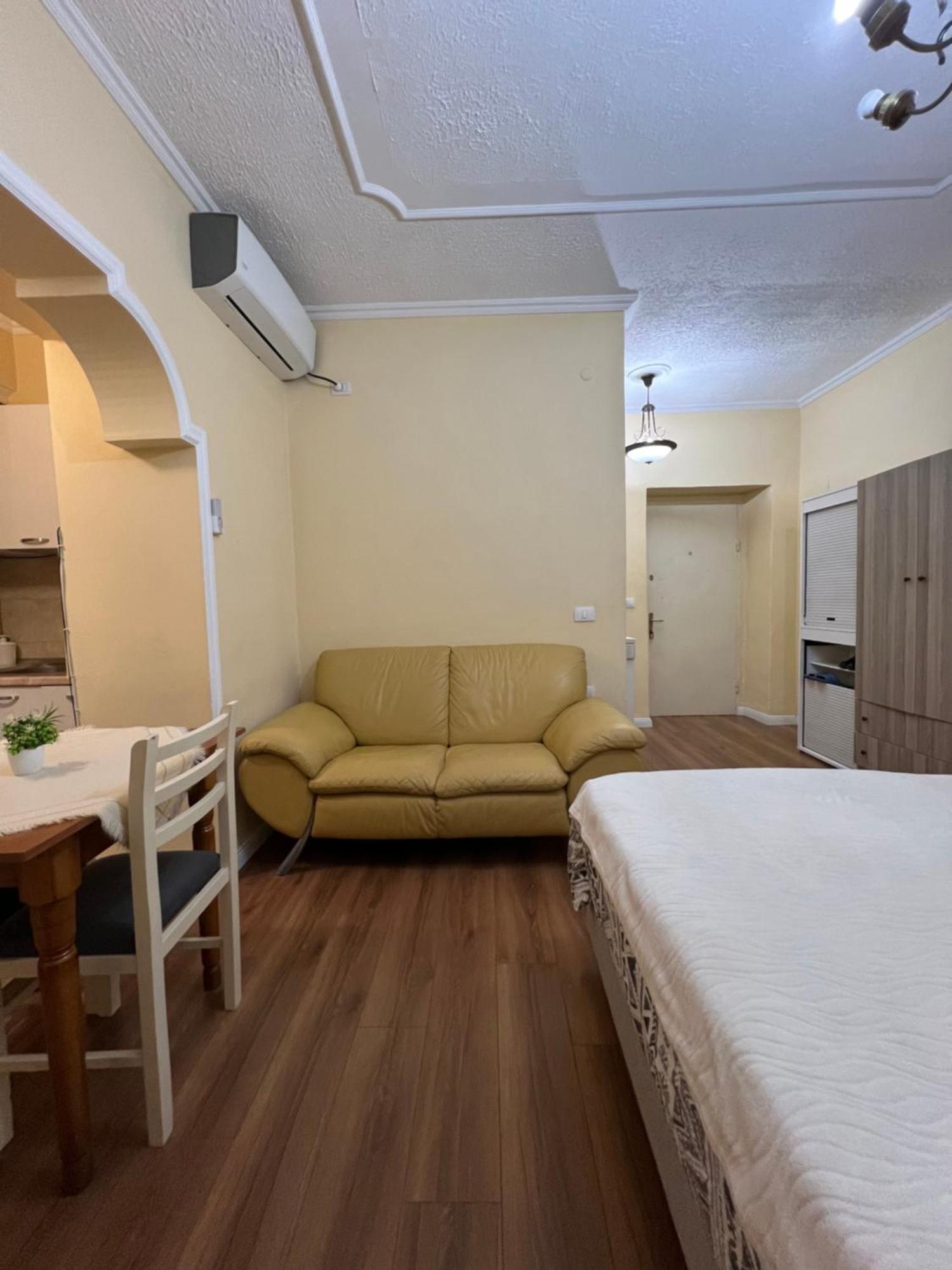 Alle'S M Shyri Studio Apartment Тирана Экстерьер фото